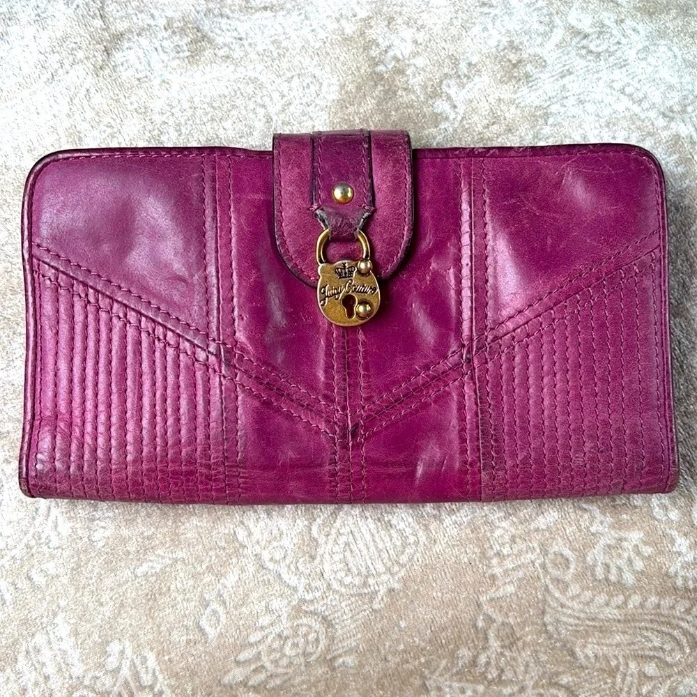 Vintage Juicy Couture Genuine Leather Magenta Bifold Snap Close Wallet w/ Locket